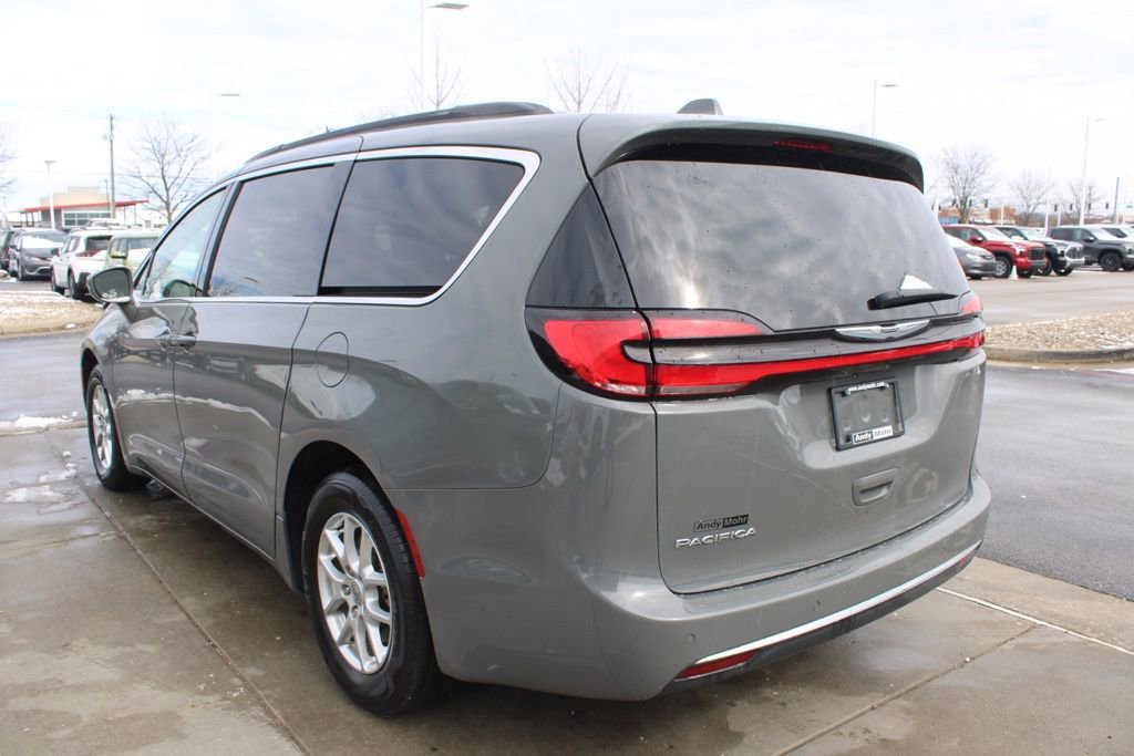 Used 2022 Chrysler Pacifica Touring-L image 5