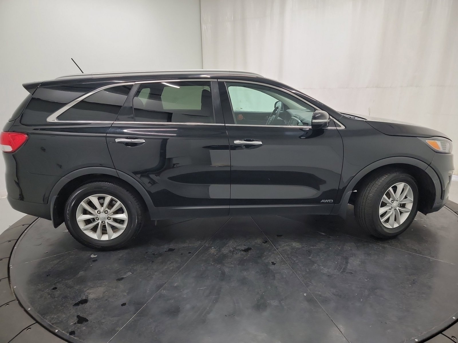 Used 2017 Kia Sorento LX image 11