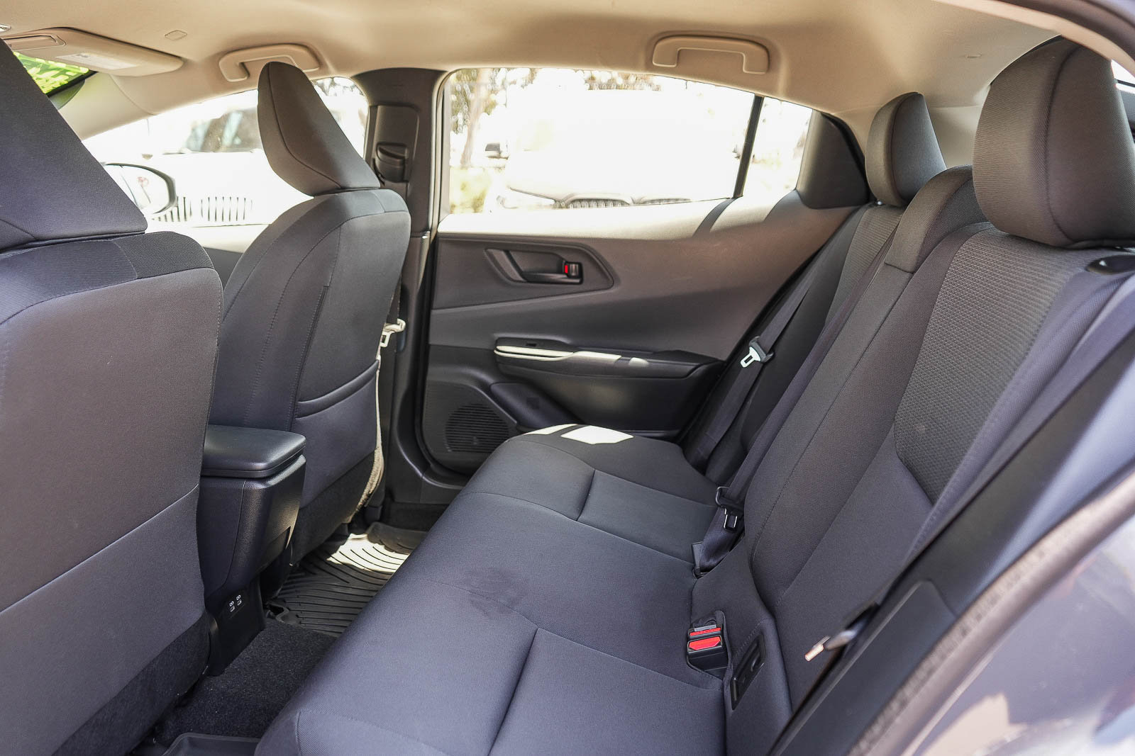 Used 2025 Toyota Prius LE FWD image 18