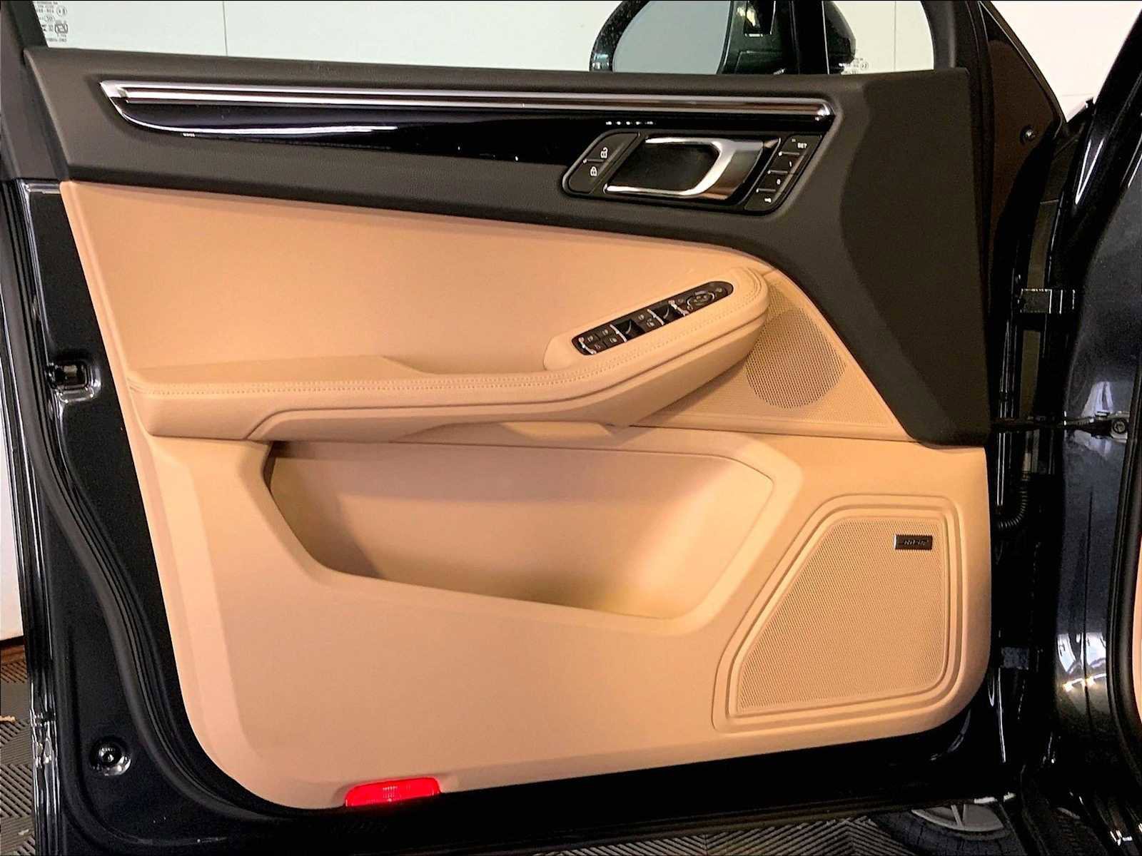 New 2026 Porsche Macan AWD/4WD image 20