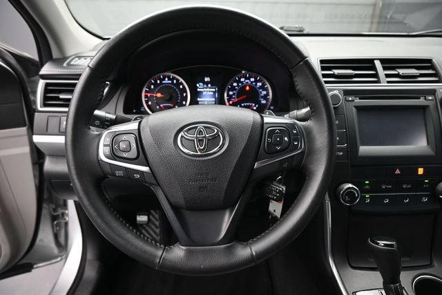 Used 2017 Toyota Camry SE FWD image 3