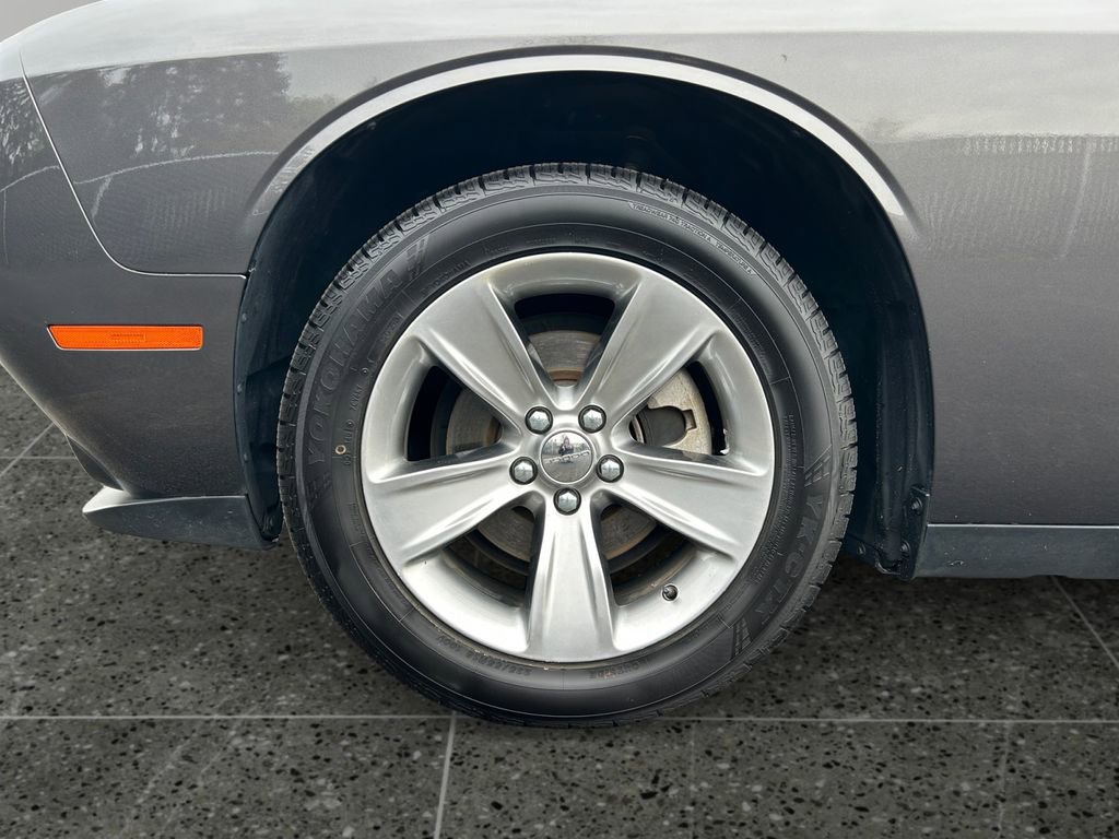 Used 2021 Dodge Challenger SXT w/ Driver Convenience Group RWD image 4