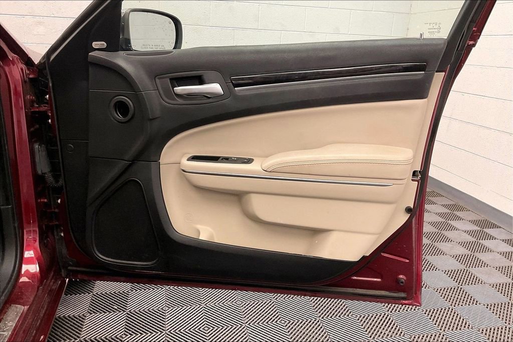 Used 2018 Chrysler 300 Limited w/ Light Group image 24