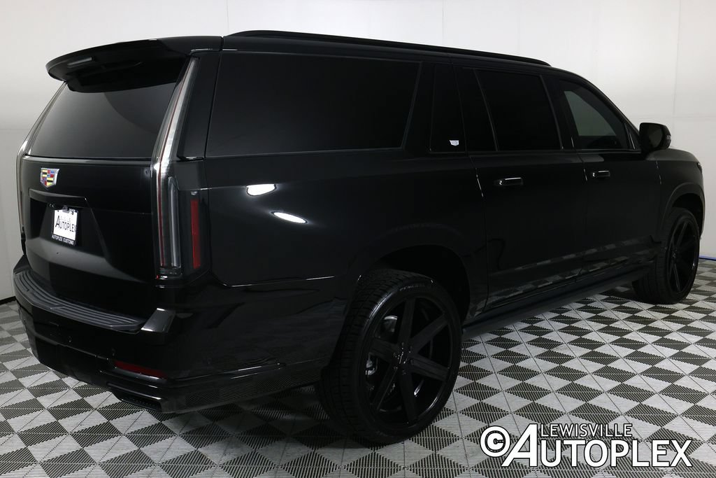 Used 2025 Cadillac Escalade ESV Sport AWD/4WD image 5
