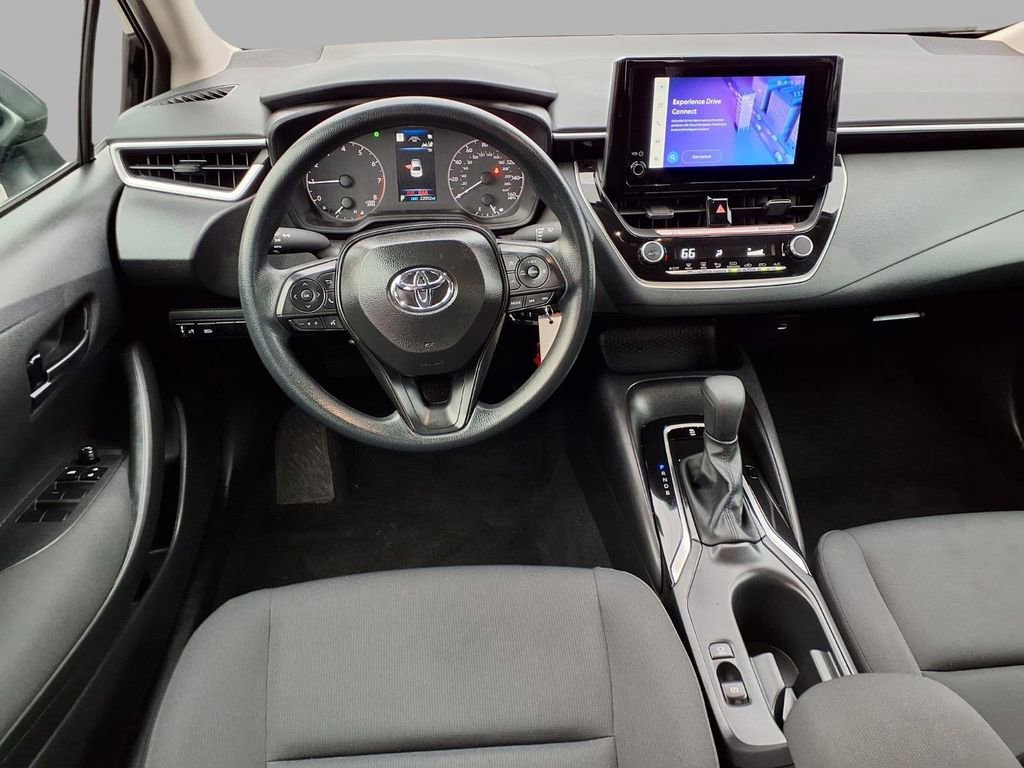 Used 2025 Toyota Corolla LE FWD image 4