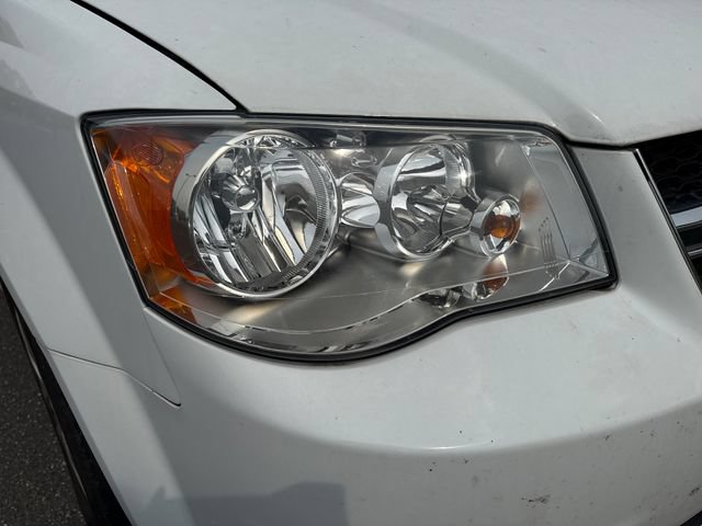 Used 2019 Dodge Grand Caravan SE w/ UConnect Hands-Free Group FWD image 12