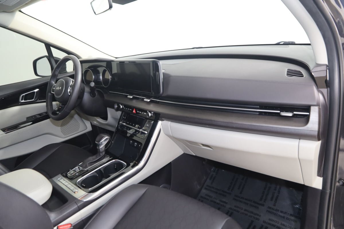 Used 2024 Kia Carnival EX FWD image 45