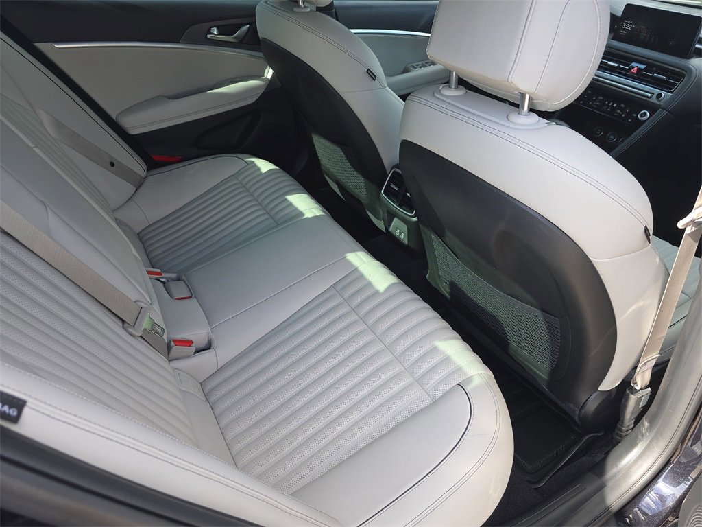 Used 2024 Genesis G70 2.5T w/ Sport Prestige Package image 11