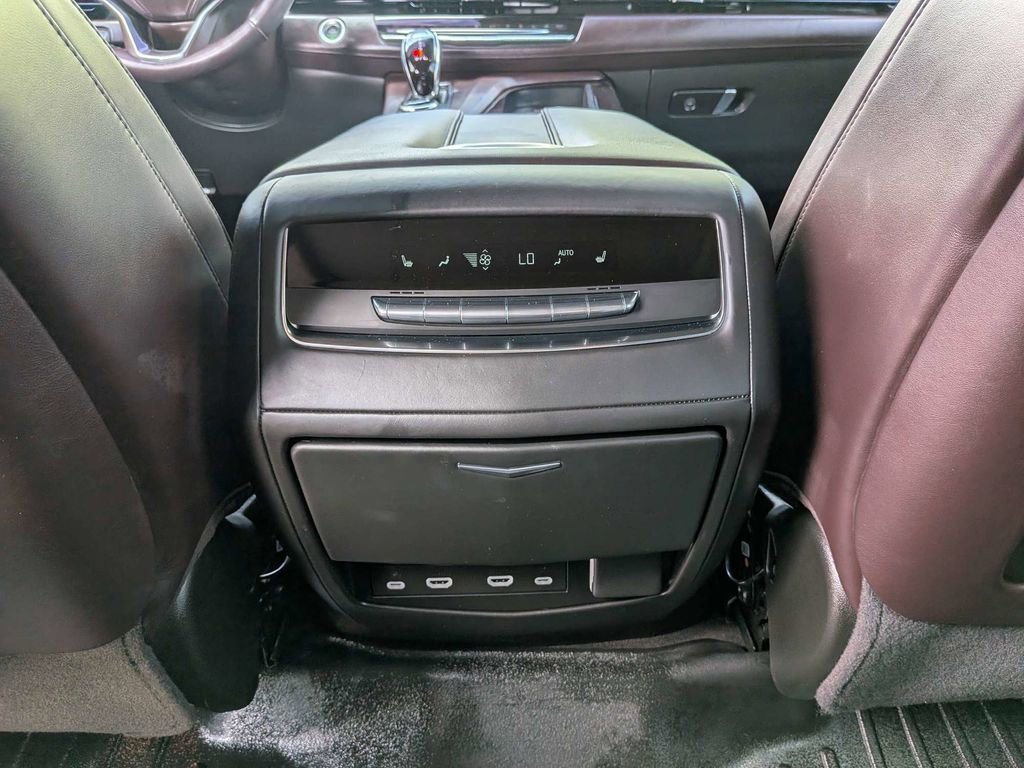 Used 2024 Cadillac Escalade Sport Platinum w/ LPO, ONYX Package AWD/4WD image 18