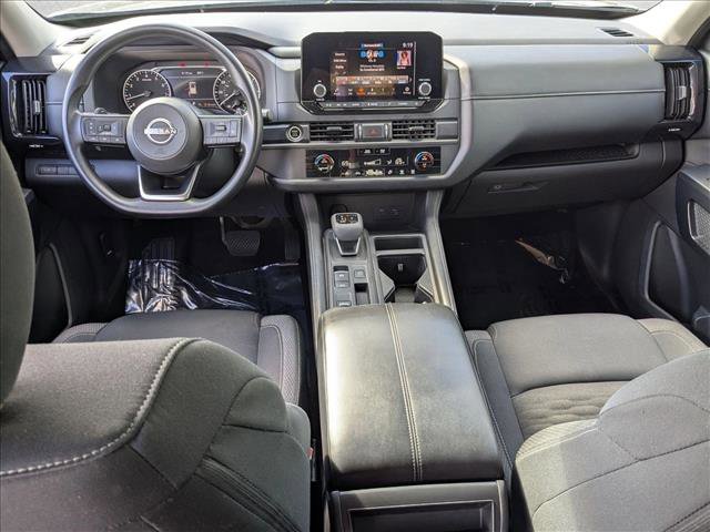 Used 2024 Nissan Pathfinder S image 16