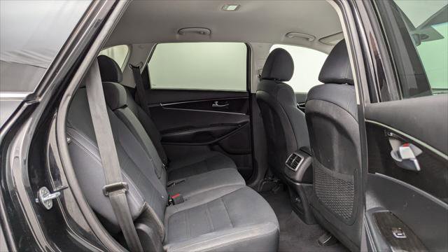 Used 2019 Kia Sorento L image 18