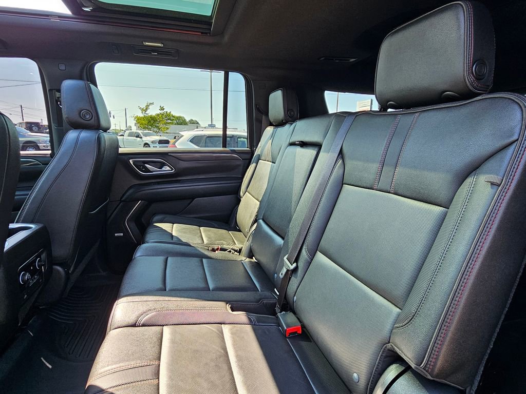 Used 2021 Chevrolet Suburban RST image 32