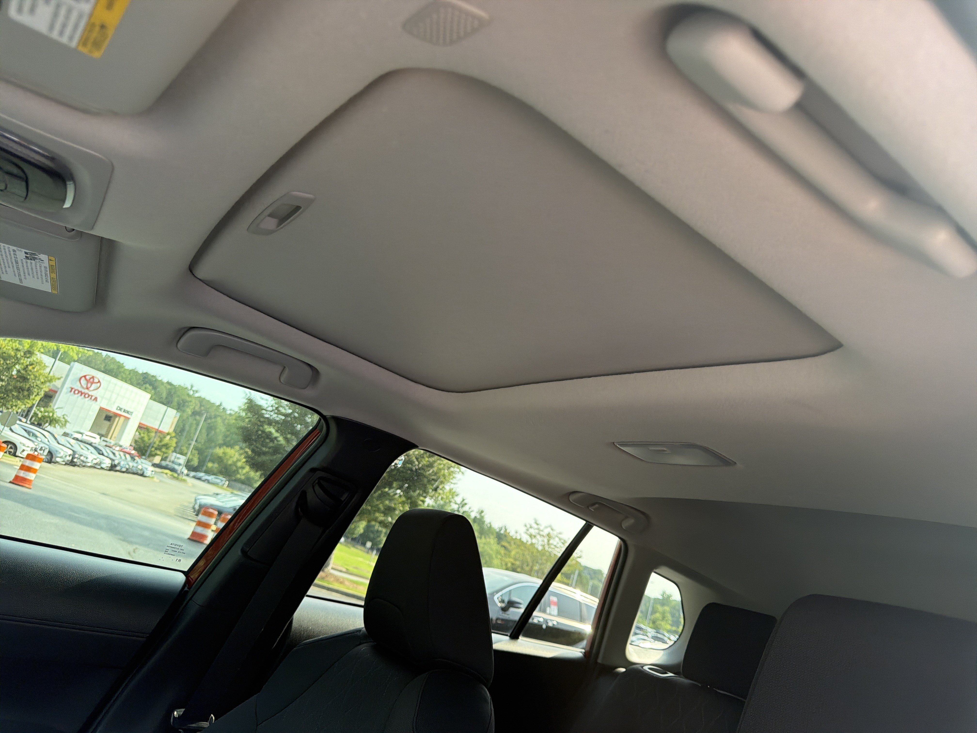Used 2022 Toyota Corolla Cross LE w/ Moonroof Package FWD image 30