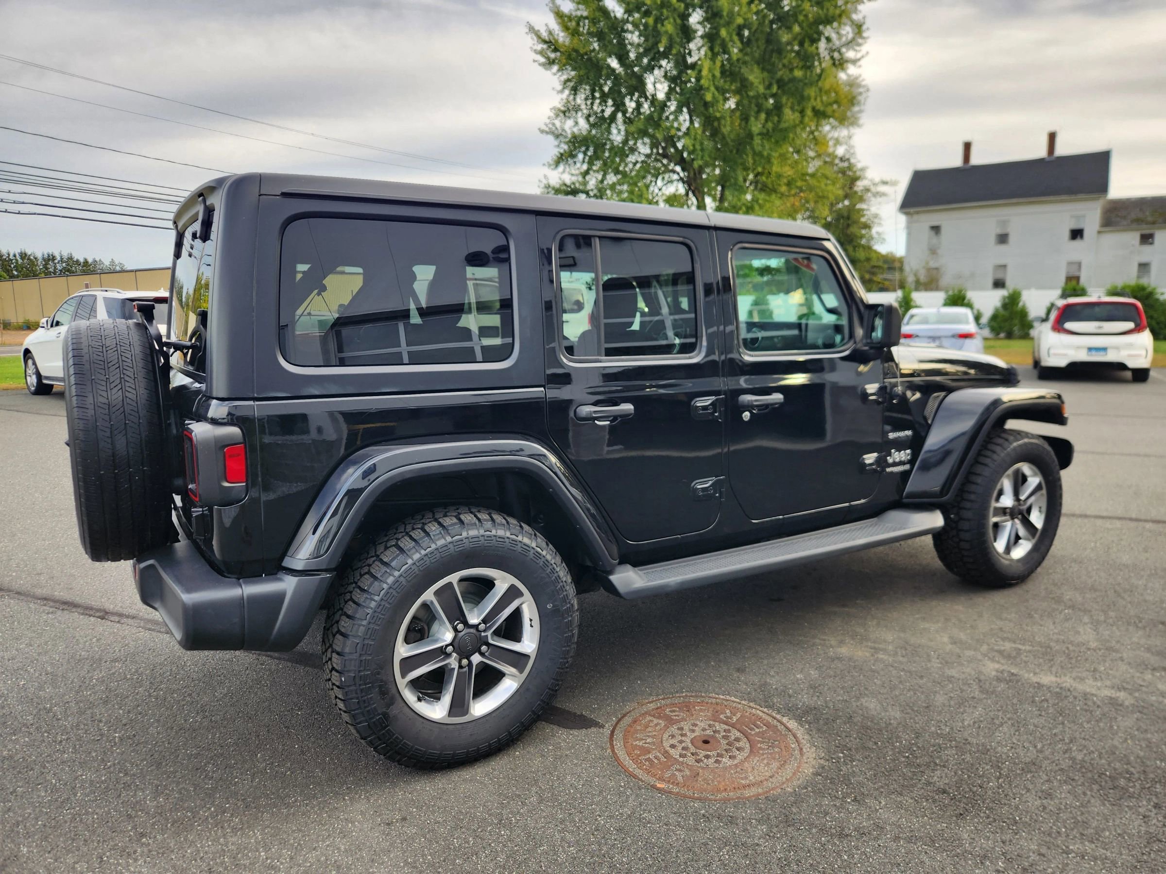Used 2020 Jeep Wrangler Unlimited Sahara image 16