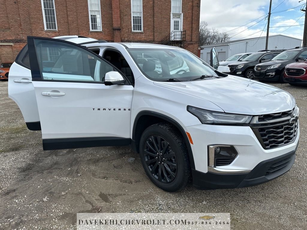 Used 2023 Chevrolet Traverse RS image 35