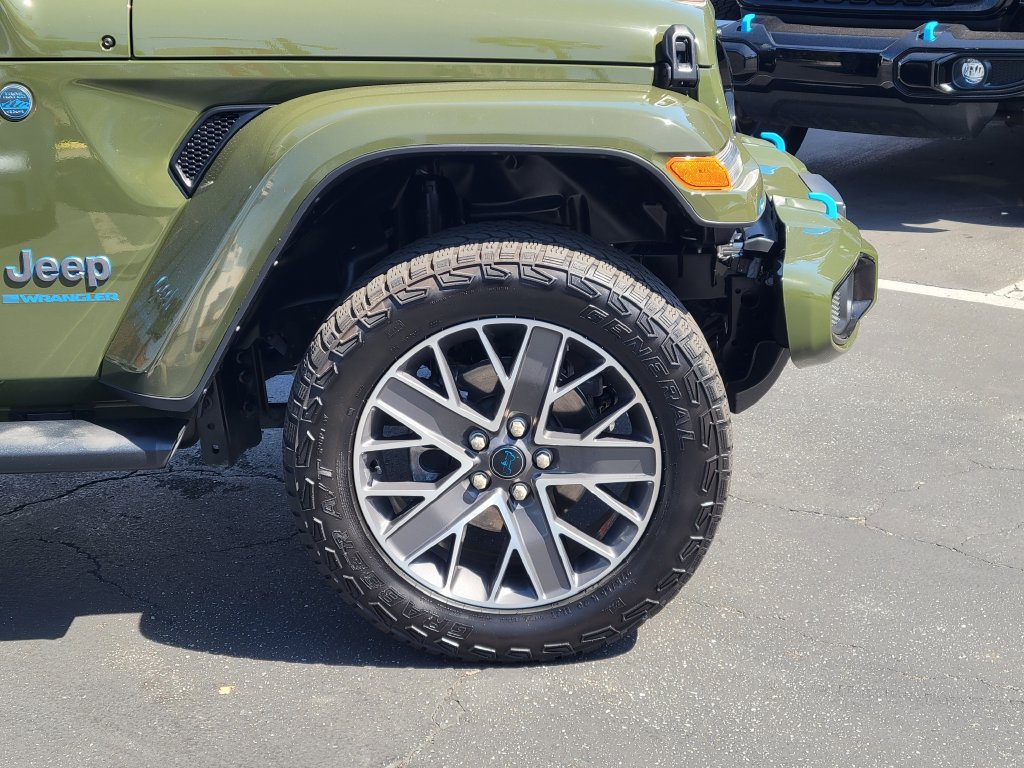 Used 2024 Jeep Wrangler High Altitude AWD/4WD image 27