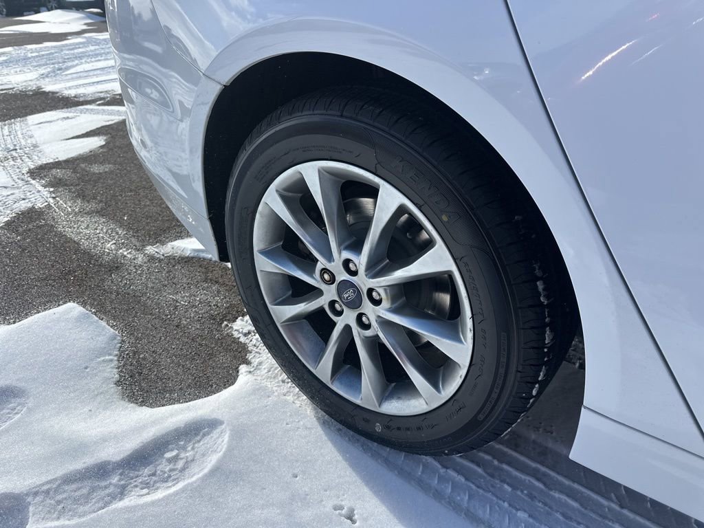 Used 2017 Ford Fusion SE w/ Fusion SE Technology Package image 8