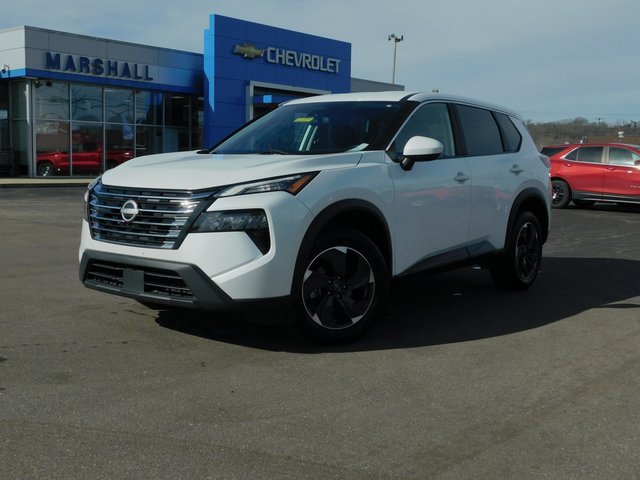 Used 2024 Nissan Rogue SV image 2