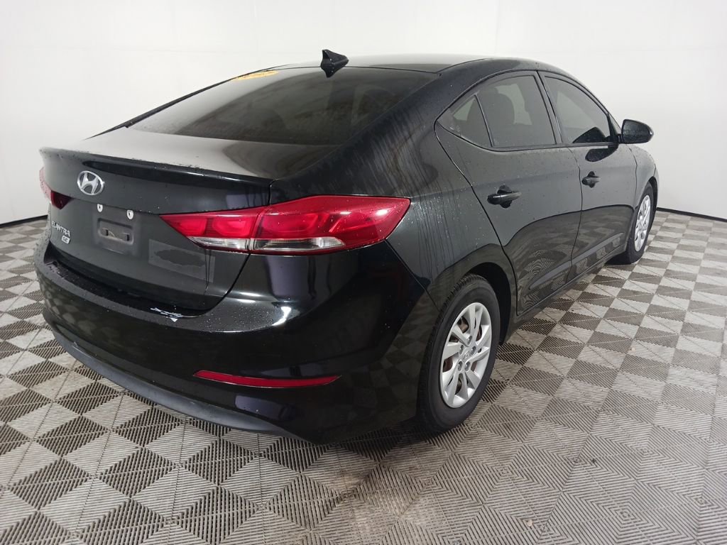 Used 2017 Hyundai Elantra SE FWD image 3