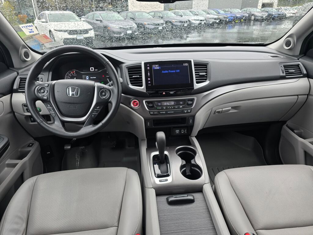 Used 2017 Honda Ridgeline RTL-T image 2