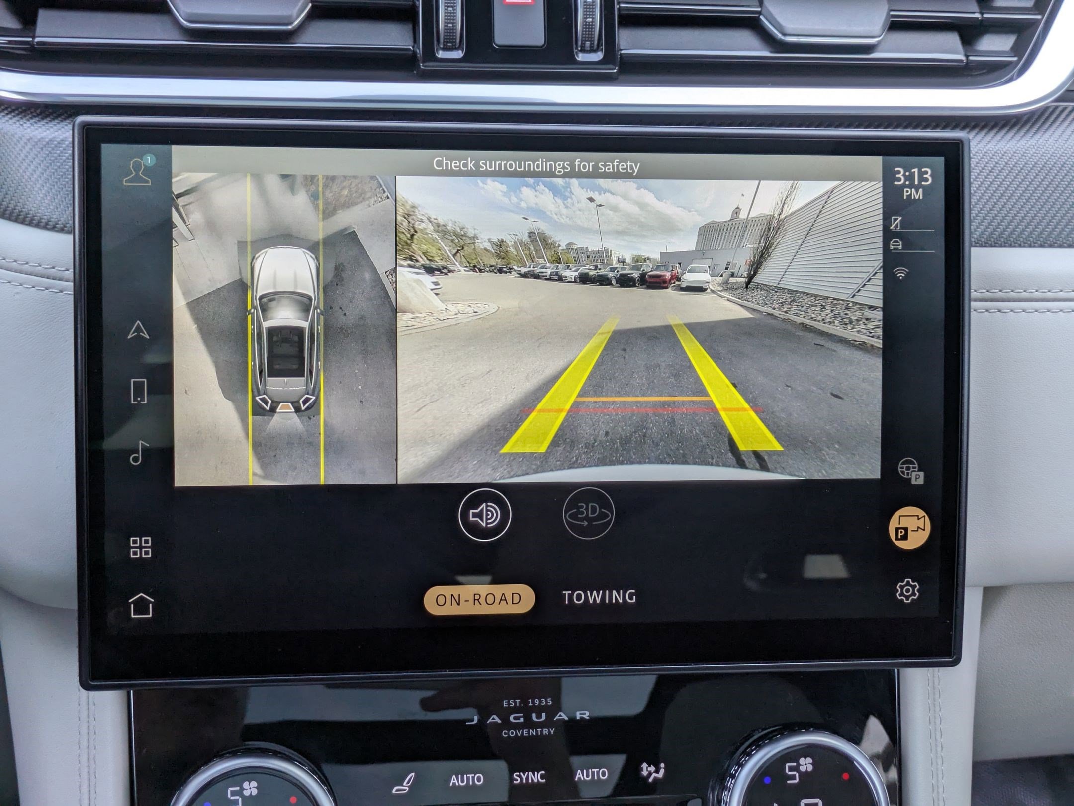 Used 2023 Jaguar F-PACE SVR image 24