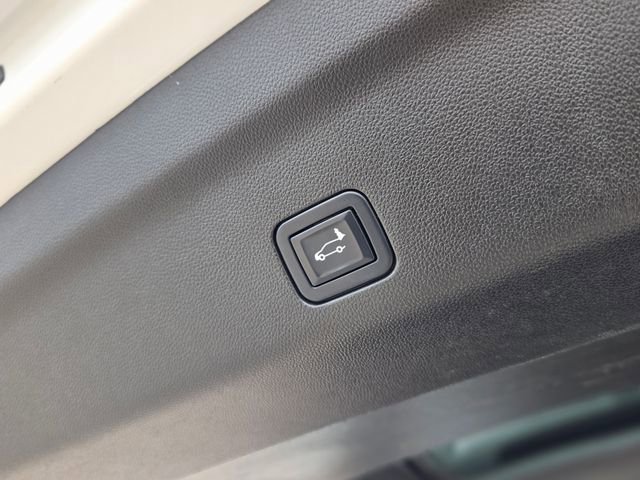 Used 2022 Chevrolet Suburban Z71 w/ Luxury Package AWD/4WD image 14