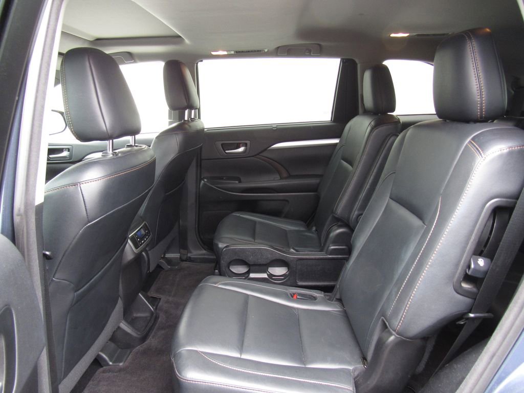 Used 2017 Toyota Highlander XLE AWD/4WD image 15