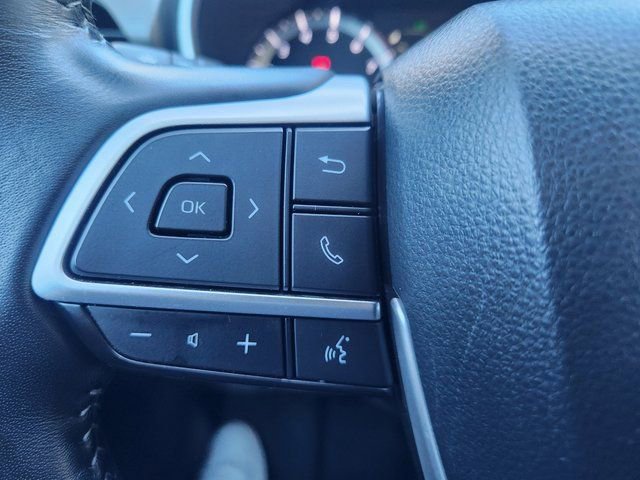 Used 2025 Toyota Highlander XLE image 33