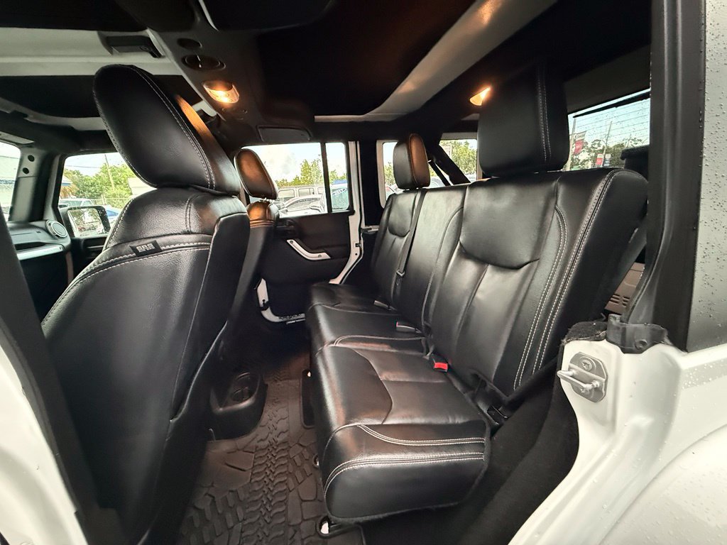 Used 2017 Jeep Wrangler Unlimited Sahara w/ Dual Top Group AWD/4WD image 8