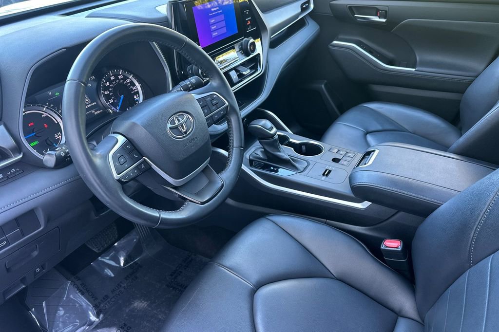 Used 2023 Toyota Highlander XLE w/ Protection Package #3 (TMS) image 10