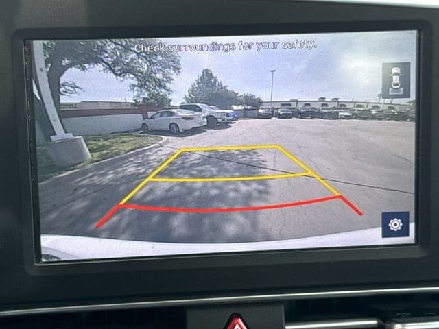 Used 2021 Hyundai Elantra SE FWD image 16