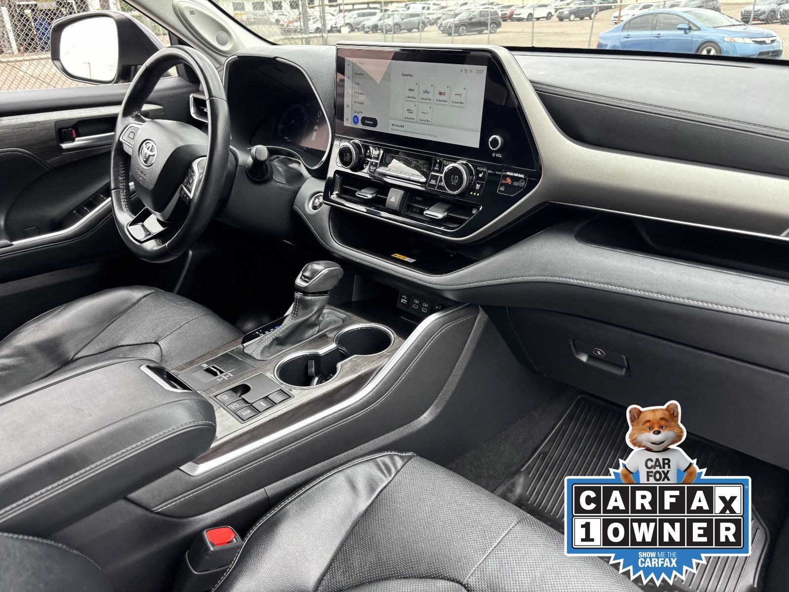 Used 2024 Toyota Highlander Limited FWD image 13