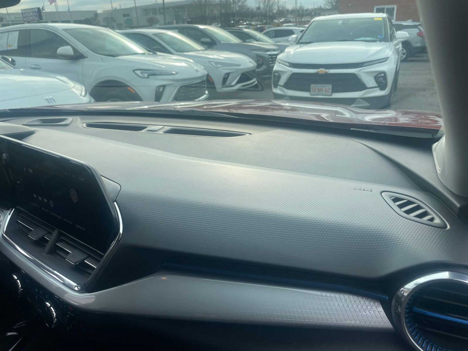 Used 2025 Chevrolet Trax LT image 34