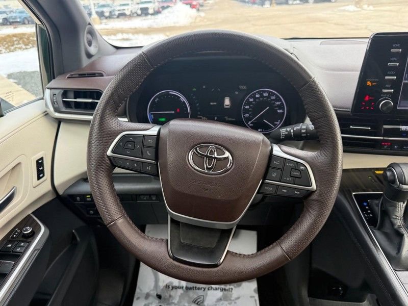 Used 2022 Toyota Sienna Platinum image 15