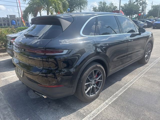 Used 2024 Porsche Cayenne S AWD/4WD image 2