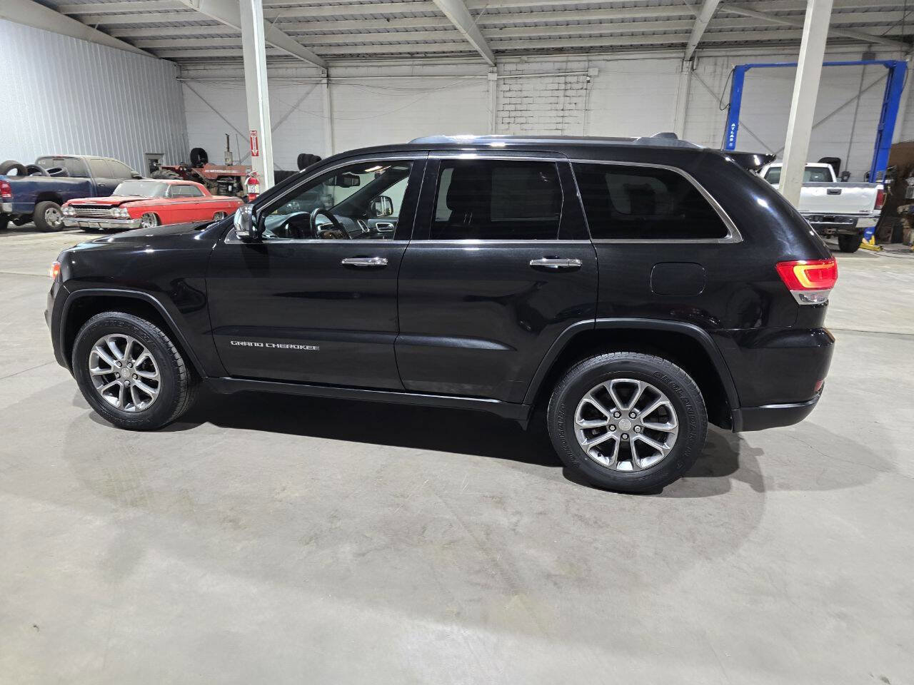 Used 2014 Jeep Grand Cherokee Limited AWD/4WD image 6