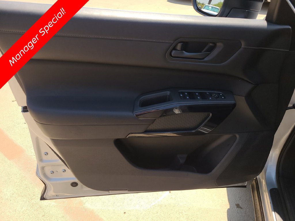 Certified 2025 Nissan Pathfinder S FWD image 17