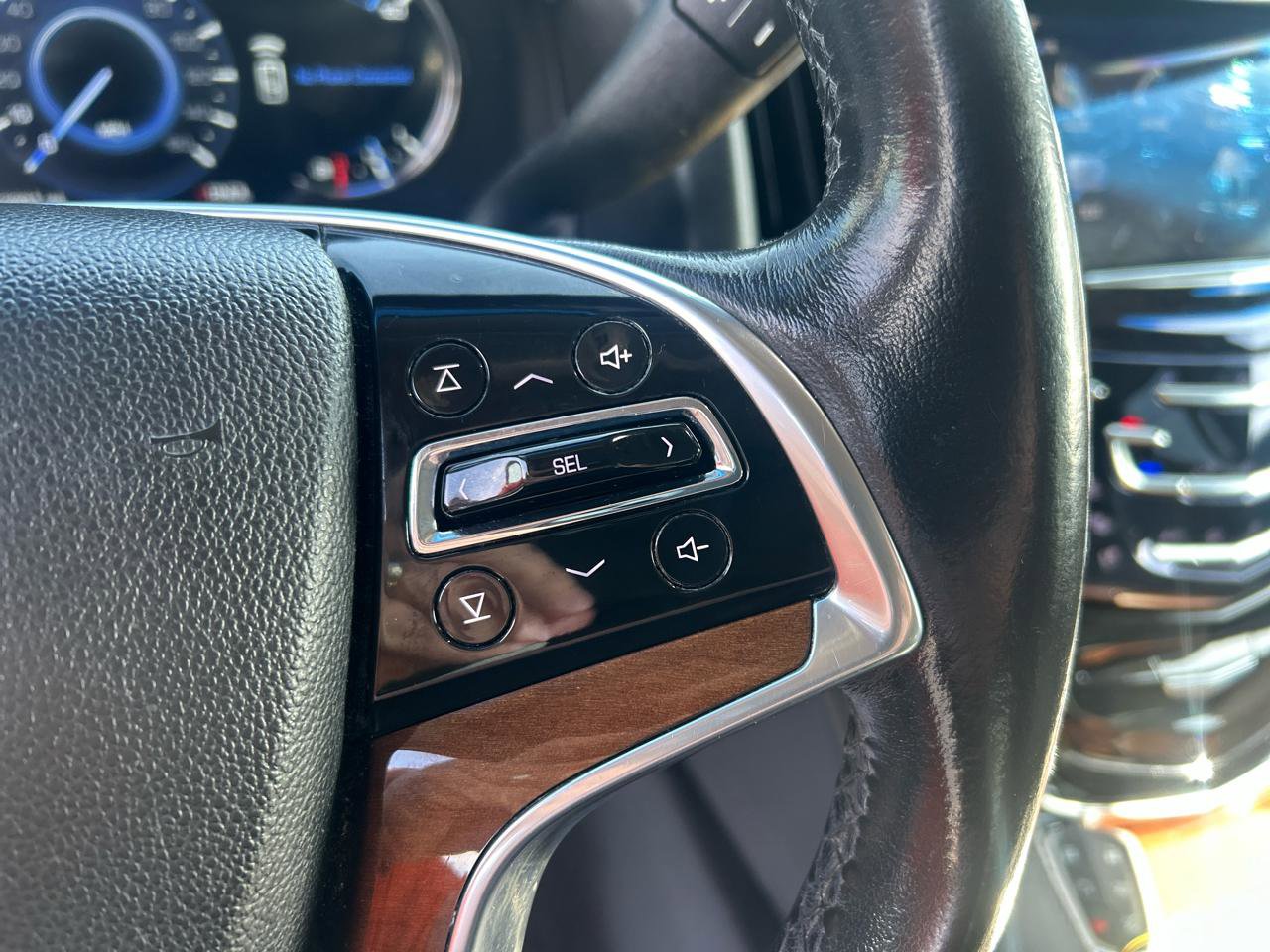 Used 2017 Cadillac Escalade Luxury AWD/4WD image 22
