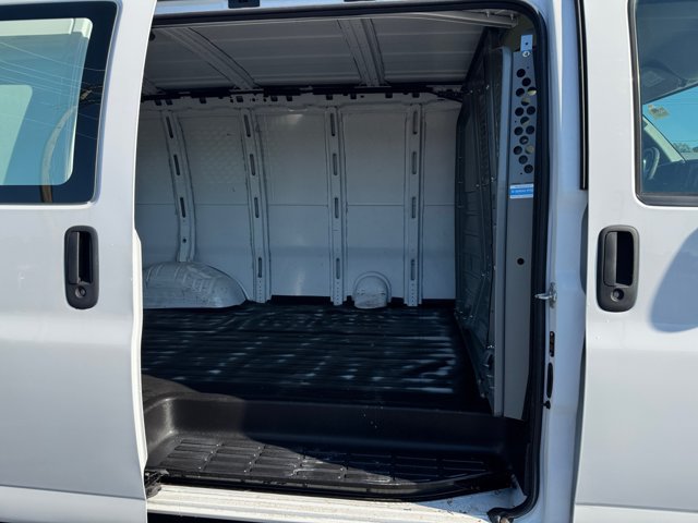 Used 2014 GMC Savana 2500 RWD image 26