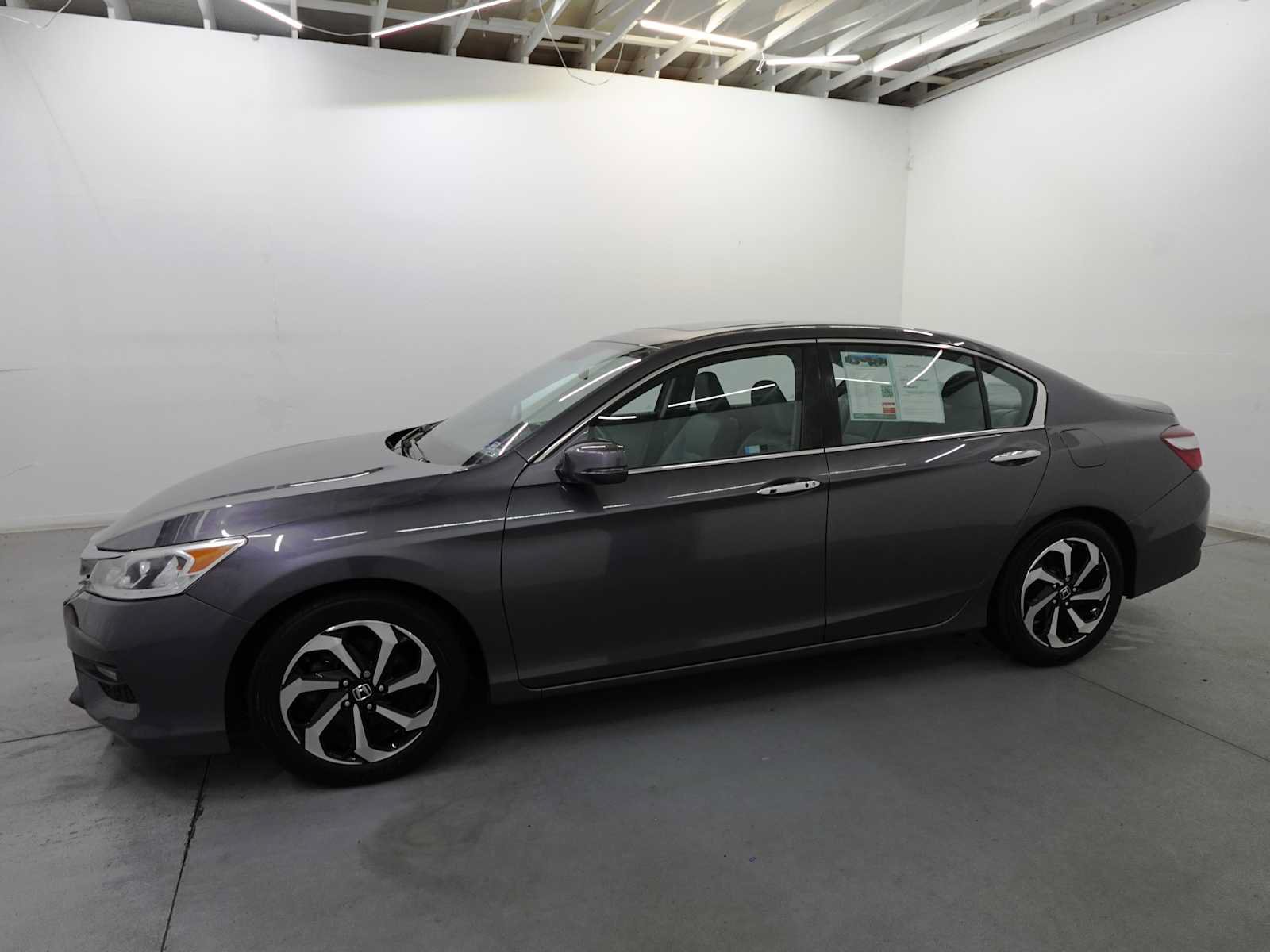Certified 2017 Honda Accord EX-L image 8