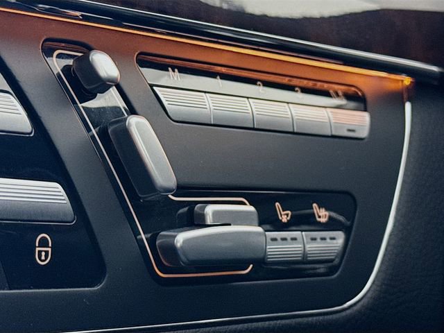 Used 2010 Mercedes-Benz S 550 4MATIC image 21