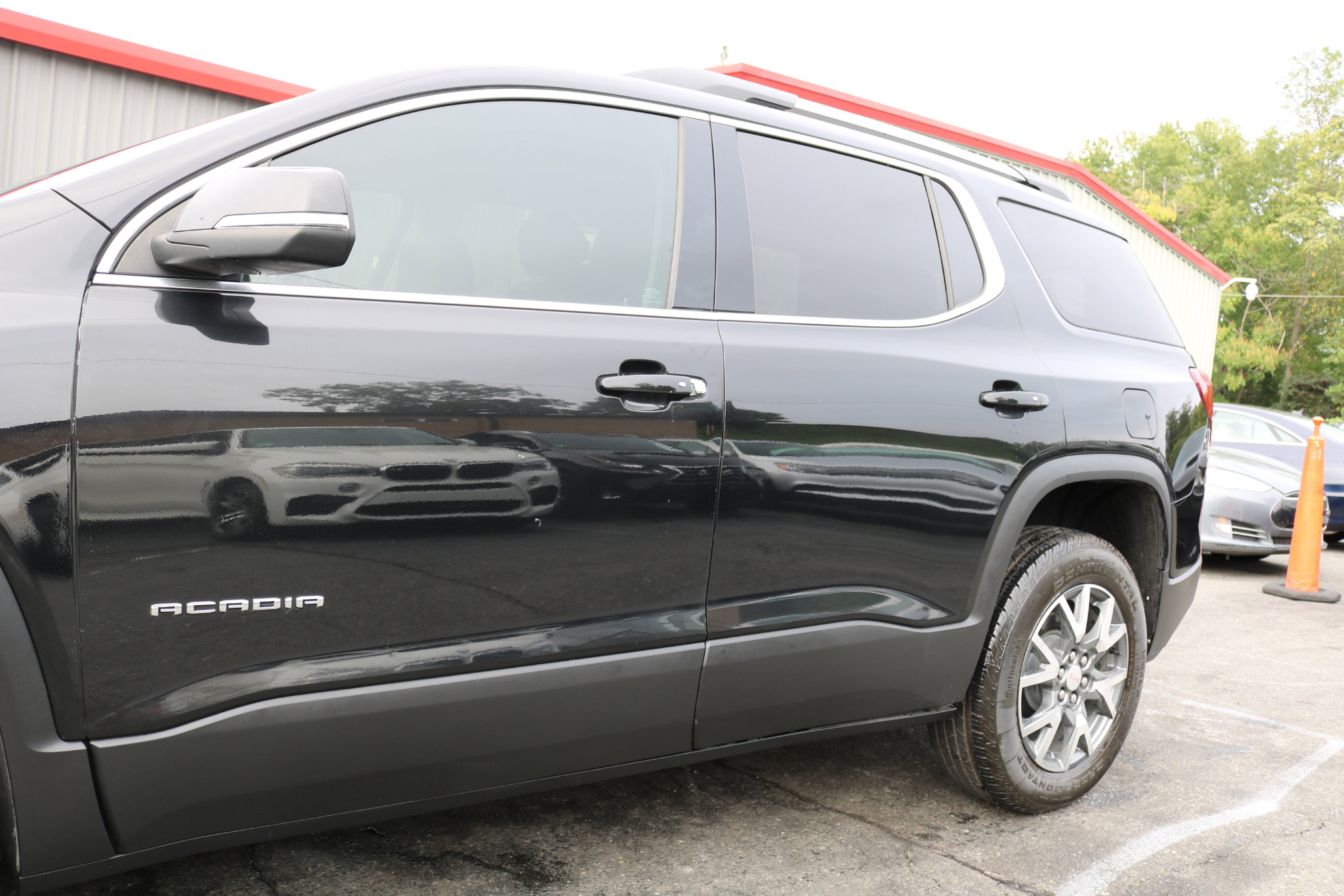 Used 2023 GMC Acadia SLT image 8