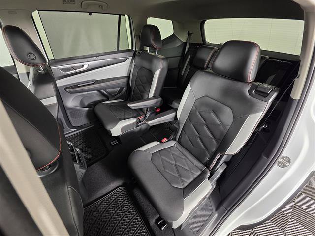 Used 2024 Volkswagen Atlas Peak Edition SEL AWD/4WD image 28