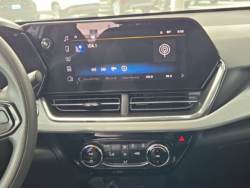 Used 2026 Chevrolet Trax LT FWD image 20