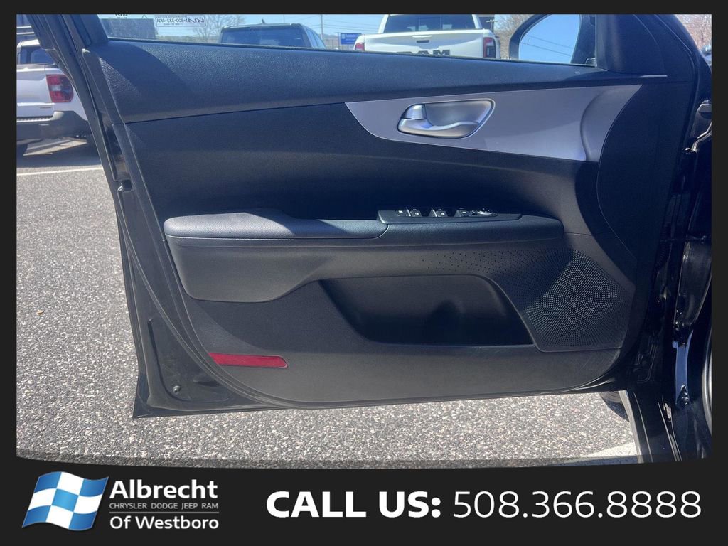 Used 2023 Kia Forte LXS w/ LXS Technology Package FWD image 11