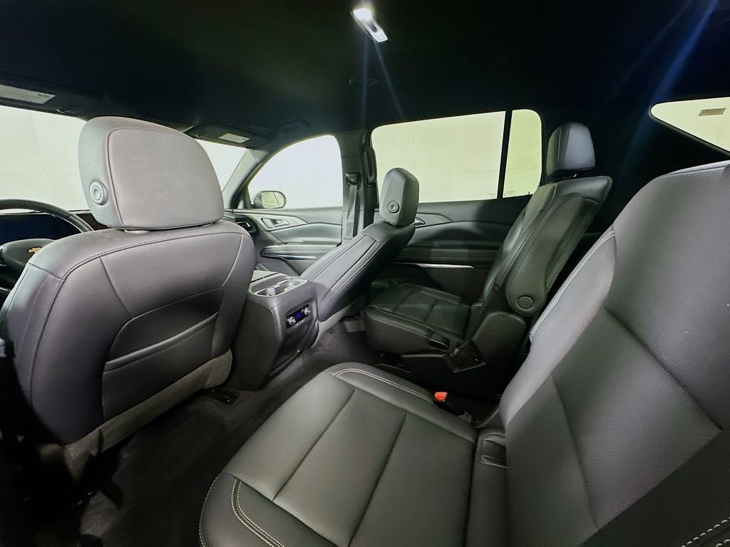 Used 2025 Chevrolet Traverse LT image 13