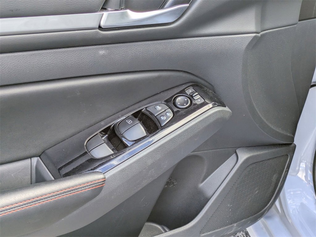 Used 2025 Nissan Altima 2.5 SR image 13