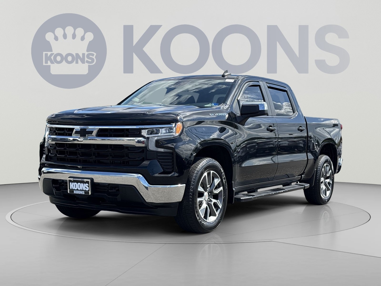 Used 2023 Chevrolet Silverado 1500 LT AWD/4WD image 1