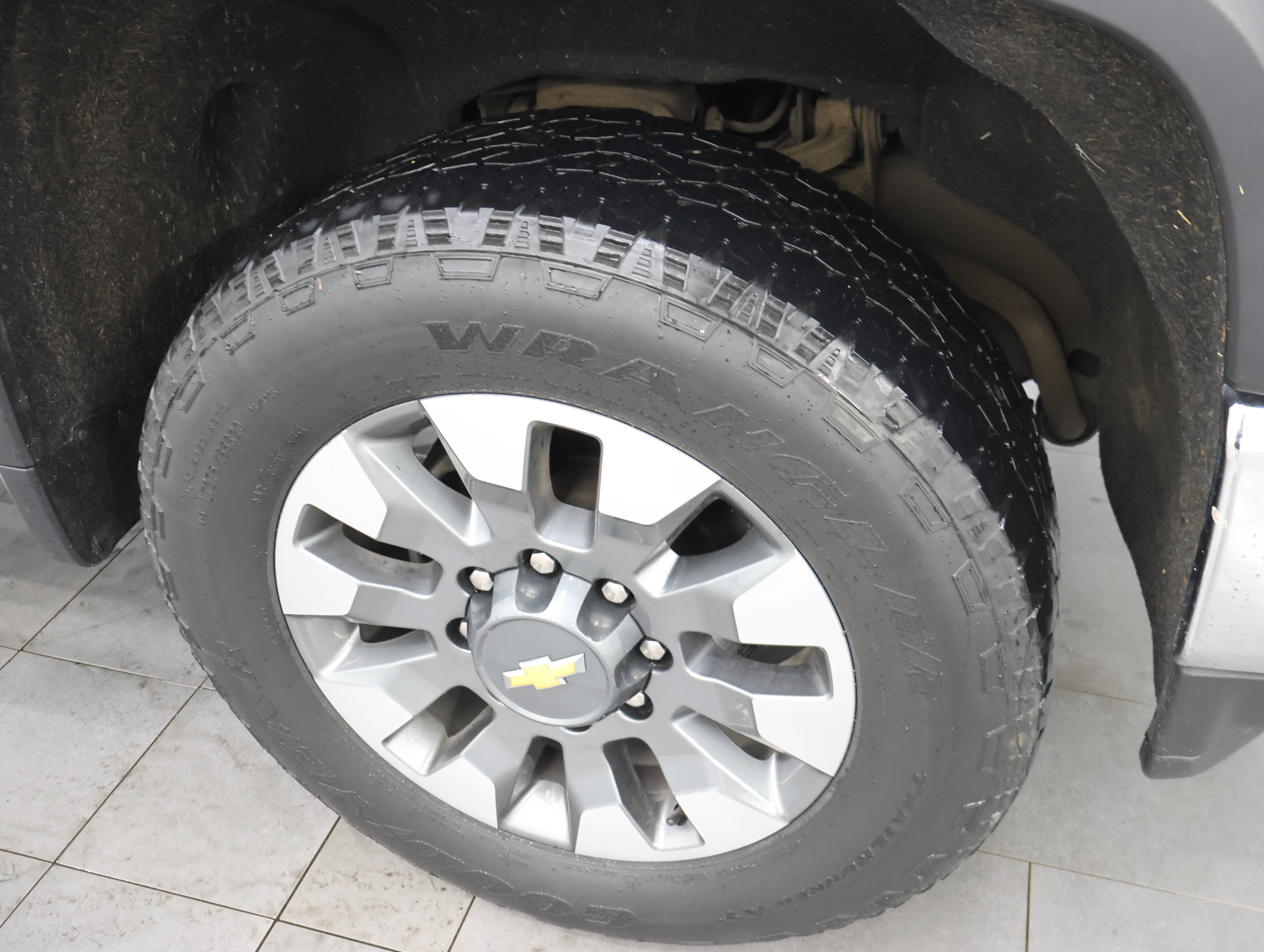 Used 2023 Chevrolet Silverado 2500 LT AWD/4WD image 3