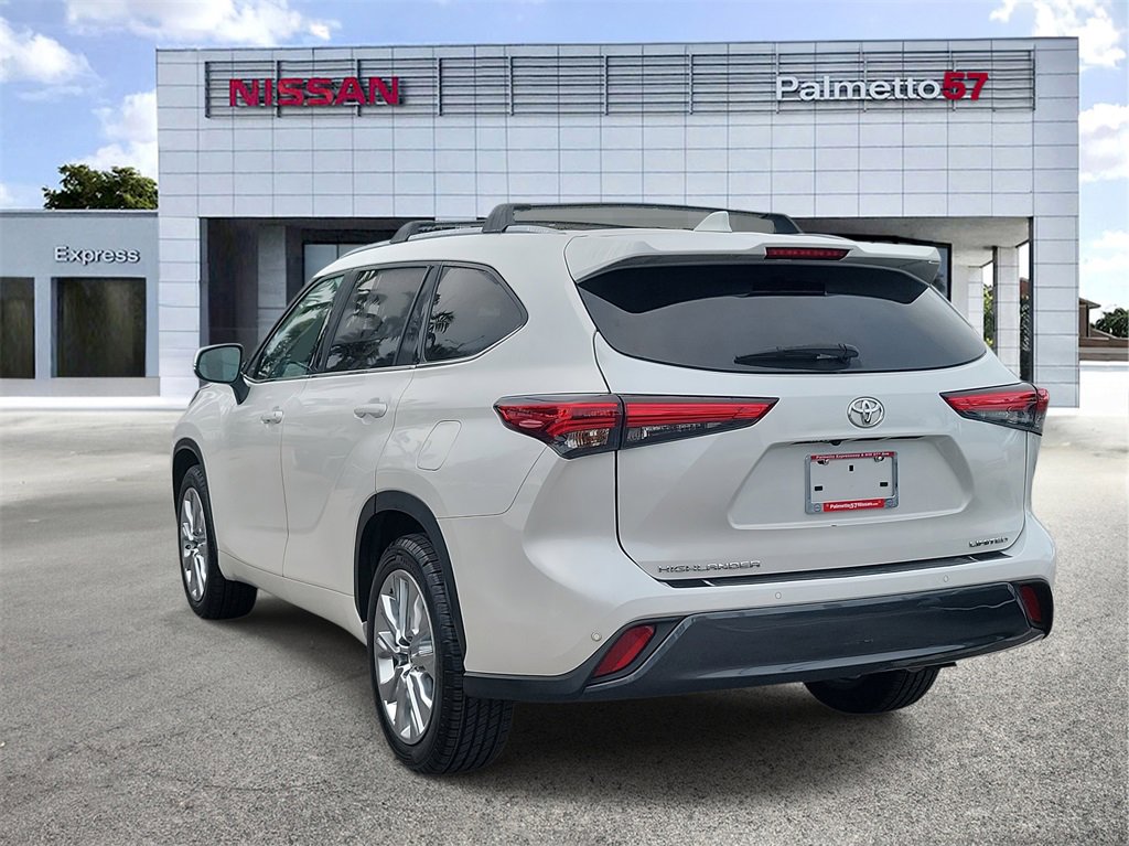 Used 2023 Toyota Highlander Limited image 4